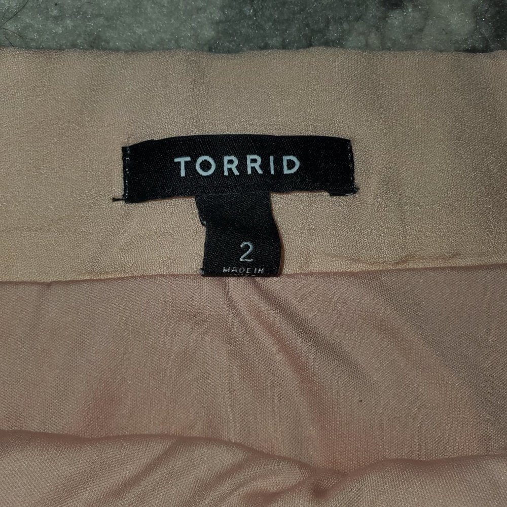 Torrid Peach Embroidered Elastic A-Line Skirt || sz 2 - Picture 12 of 14